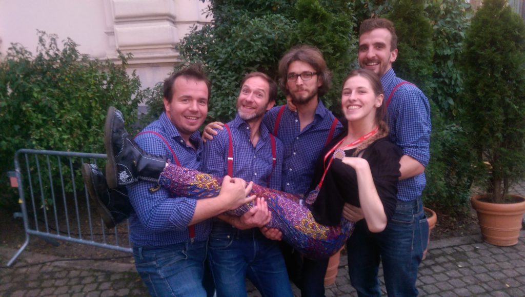 Merci à Émilie (sur la photo) et Thomas (qui prend la photo) !